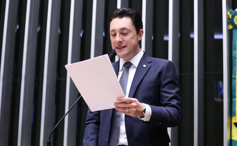 Câmara aprova minirreforma que limita multas e parcelas débitos partidários Câmara aprova minirreforma que limita multas e parcelas débitos partidários