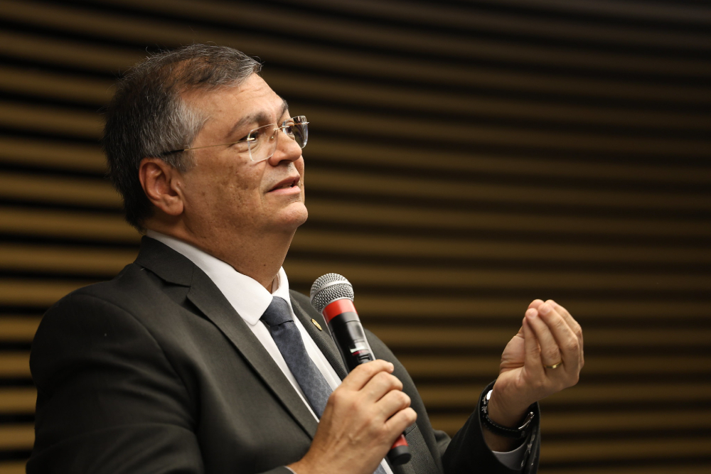 Dino critica autocontenção e defende STF: “não somos inimigos Dino critica autocontenção e defende STF: "não somos inimigos