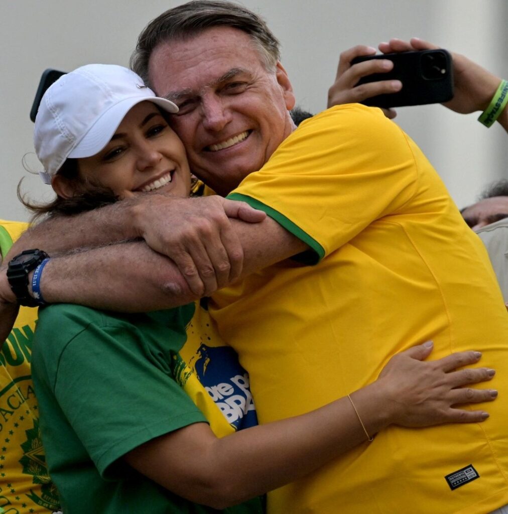 Michelle Bolsonaro desabafa sobre cuidados com Jair
