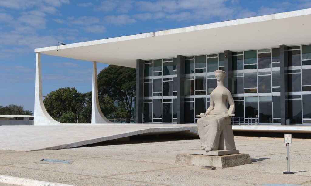 STF valida redução de penas, mas cobra rigor antidemocrático