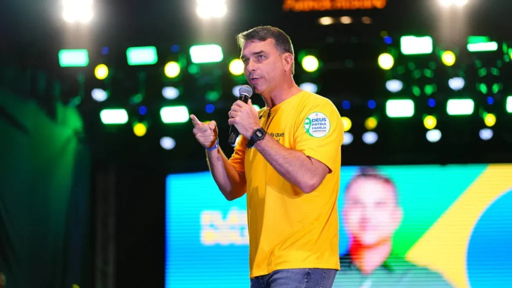 Flávio Bolsonaro diz que aceitará resultado das urnas Flávio Bolsonaro diz que aceitará resultado das urnas
