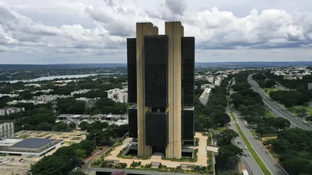 Banco Central multa Genial em R$ 21,6 mi e afasta CEO Banco Central multa Genial em R$ 21,6 mi e afasta CEO