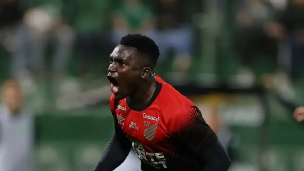 Athletico-PR e Bragantino empatam e Furacão perde chance de encostar no líder Athletico-PR e Bragantino empatam e Furacão perde chance de encostar no líder